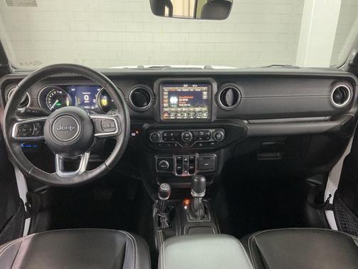 Bright White Clearcoat 2023 Jeep Wrangler 4xe Sahara