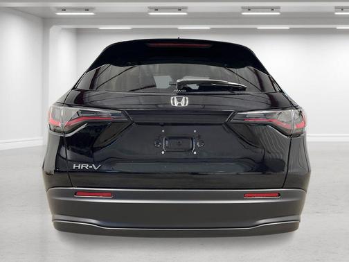 Crystal Black Pearl 2027 Honda HR-V LX