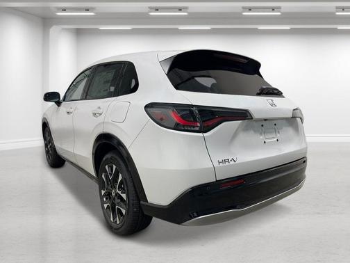 Platinum White Pearl 2026 Honda HR-V EX-L