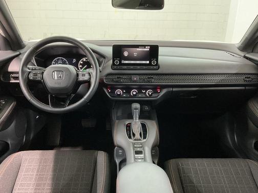 Platinum White Pearl 2025 Honda HR-V AWD Sport