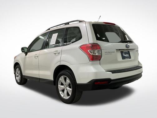 Satin White Pearl 2015 Subaru Forester 2.5i
