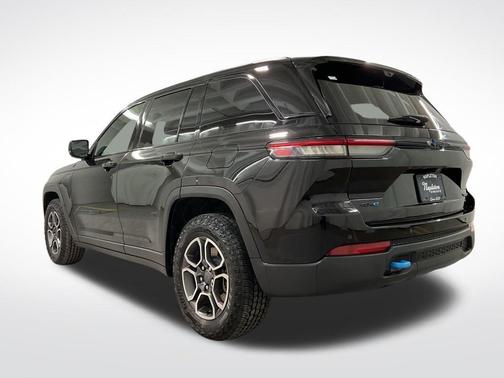 Diamond Black Crystal Pearlcoat 2023 Jeep Grand Cherokee 4xe Trailhawk