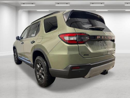 Ash Green Metallic 2026 Honda Pilot TrailSport