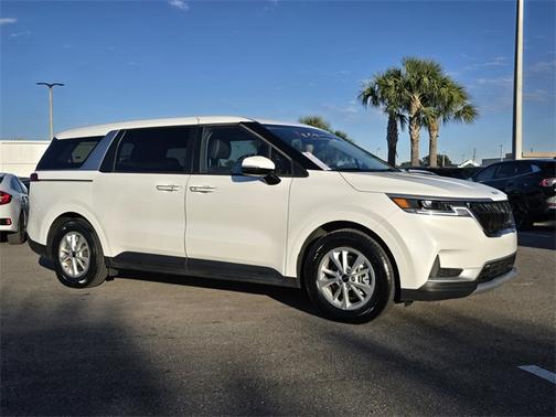 2024 Kia Carnival LX
