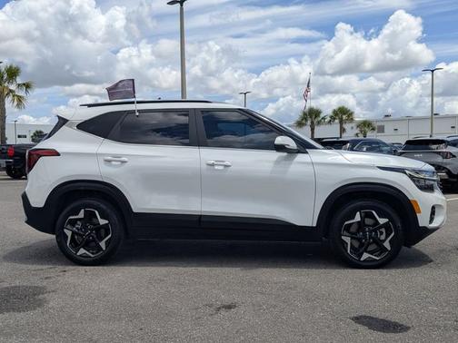 Snow White Pearl 2024 Kia Seltos EX