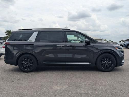 2022 Kia Carnival SX