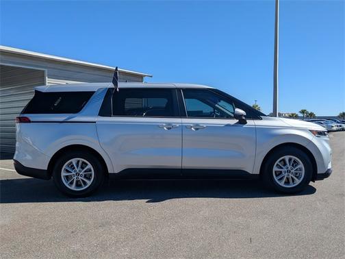 2023 Kia Carnival LX