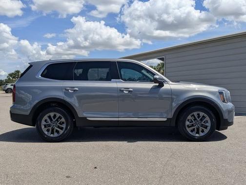 Everlasting Silver 2025 Kia Telluride LX