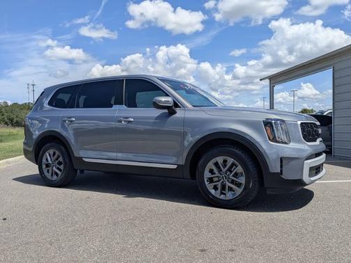 Everlasting Silver 2025 Kia Telluride LX