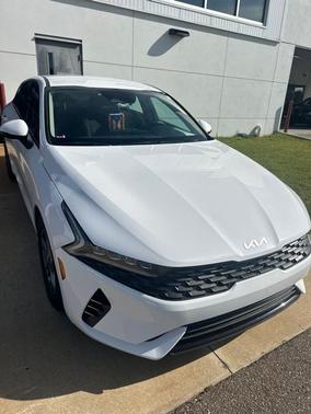 White Pearl 2023 Kia K5 LXS
