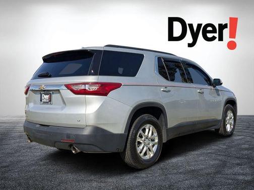 Silver Ice Metallic 2020 Chevrolet Traverse LT Cloth