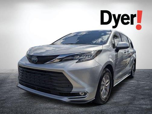 Celestial Silver Metallic 2021 Toyota Sienna XLE