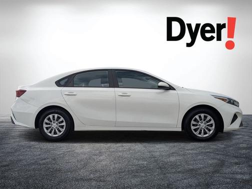 Clear White 2022 Kia Forte FE