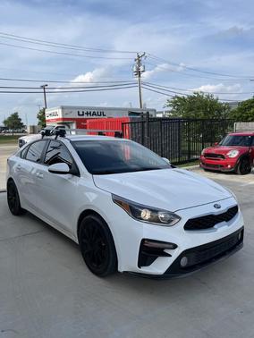 White 2019 Kia Forte FE
