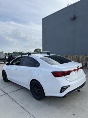 White 2019 Kia Forte FE