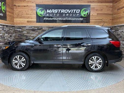 Magnetic Black 2018 Nissan Pathfinder SV