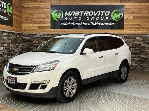 Summit White 2017 Chevrolet Traverse 2LT