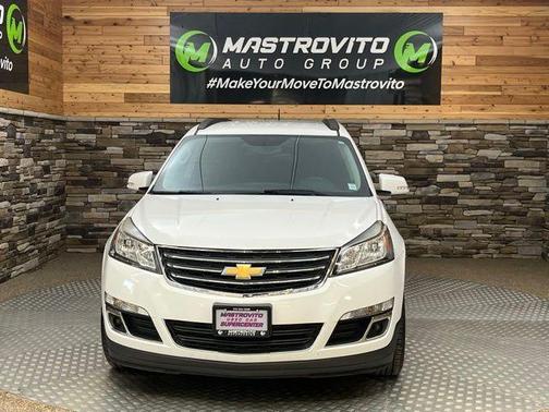 Summit White 2017 Chevrolet Traverse 2LT