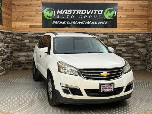 Summit White 2017 Chevrolet Traverse 2LT