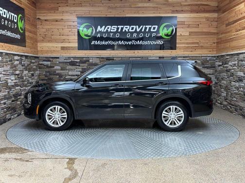 Black 2022 Mitsubishi Outlander ES