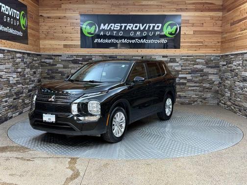 Black 2022 Mitsubishi Outlander ES
