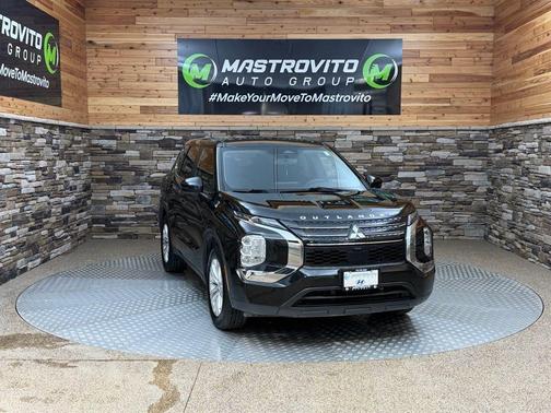 Black 2022 Mitsubishi Outlander ES