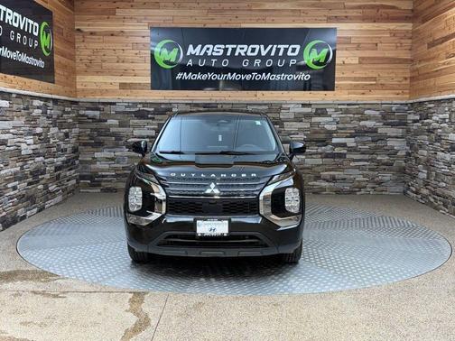 Black 2022 Mitsubishi Outlander ES