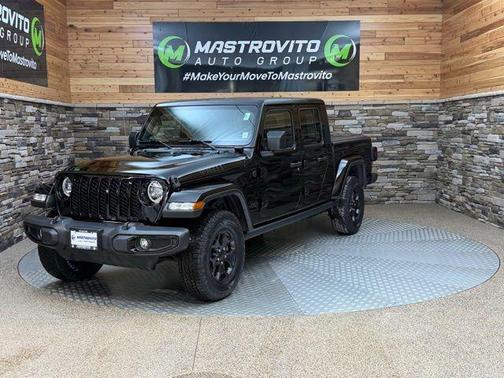 Black Clearcoat 2022 Jeep Gladiator Sport