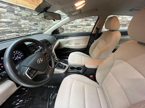 Scarlet Red 2018 Hyundai ELANTRA SE
