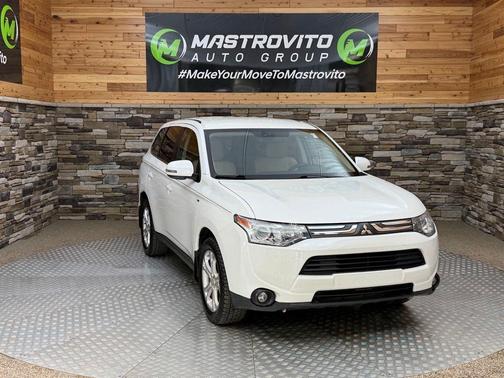 White 2014 Mitsubishi Outlander GT