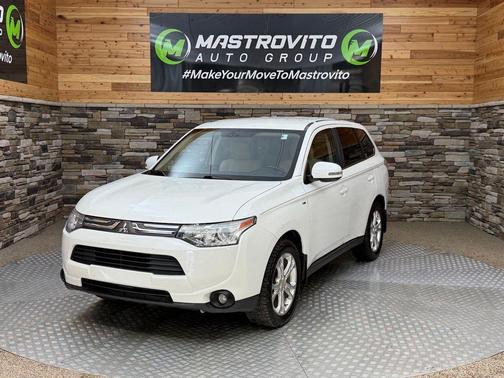 White 2014 Mitsubishi Outlander GT
