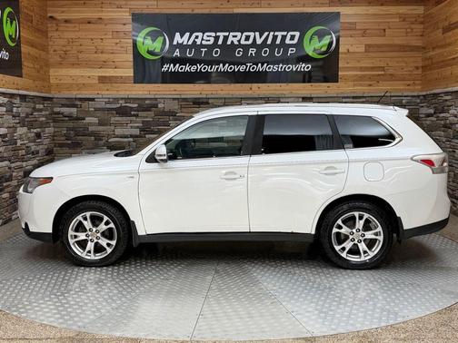 White 2014 Mitsubishi Outlander GT