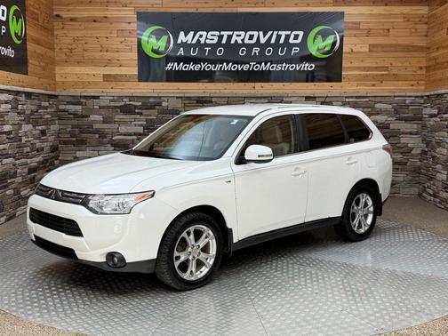 White 2014 Mitsubishi Outlander GT