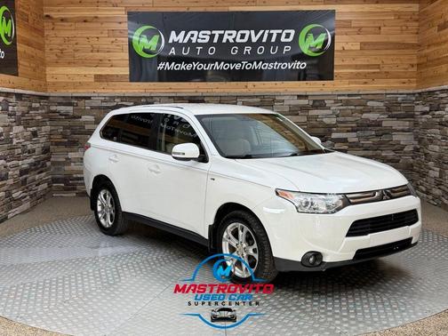 White 2014 Mitsubishi Outlander GT