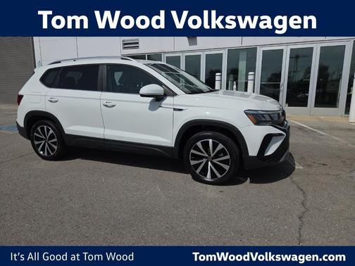 Pure White 2023 Volkswagen Taos 1.5T SE