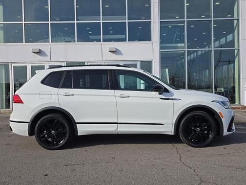 2022 Volkswagen Tiguan 2.0T SE R-Line Black