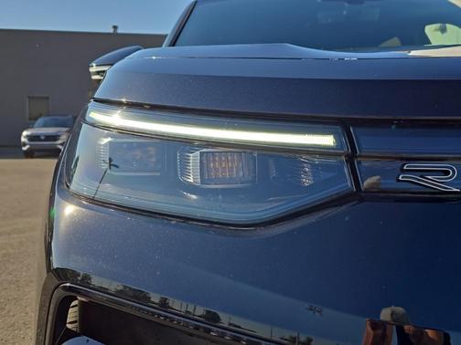 2025 Volkswagen Tiguan 2.0T SE R-Line Black