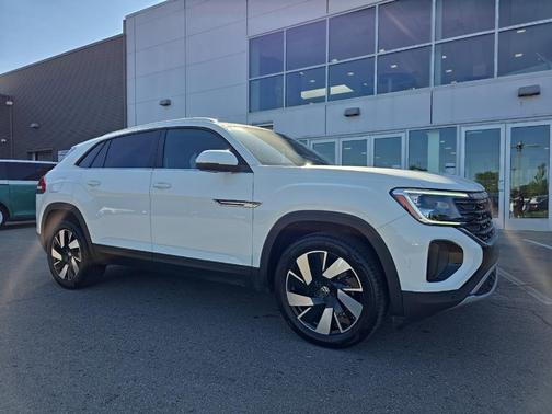 2024 Volkswagen Atlas Cross Sport 2.0T SE w/ Technology