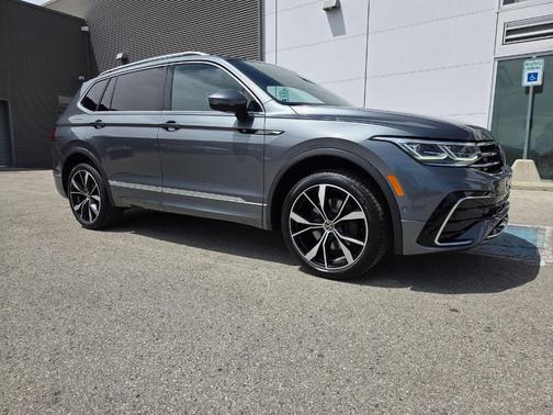 Platinum Gray Metallic 2023 Volkswagen Tiguan 2.0T SEL R-Line