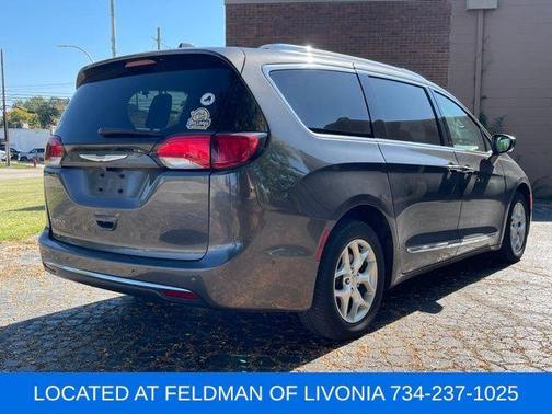 2017 Chrysler Pacifica Touring-L Plus