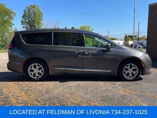 2017 Chrysler Pacifica Touring-L Plus