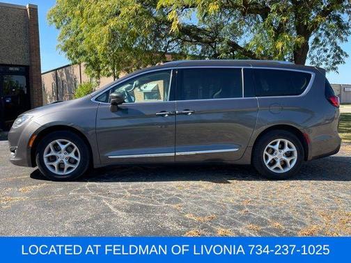 2017 Chrysler Pacifica Touring-L Plus