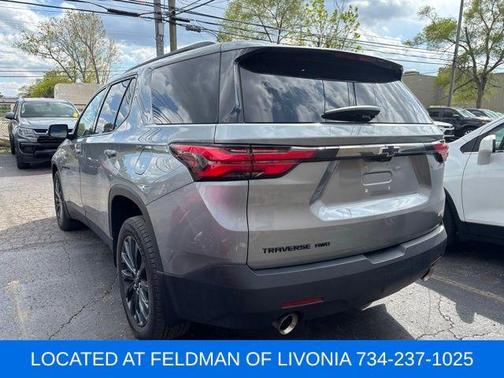 Sterling Gray Metallic 2023 Chevrolet Traverse RS