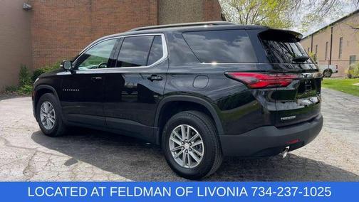 Mosaic Black Metallic 2023 Chevrolet Traverse LT Cloth