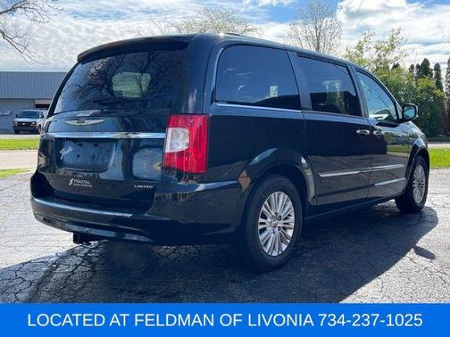 Brilliant Black Crystal Pearlcoat 2015 Chrysler Town & Country Limited Platinum