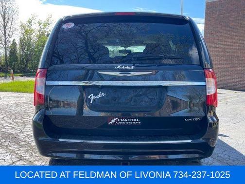 Brilliant Black Crystal Pearlcoat 2015 Chrysler Town & Country Limited Platinum