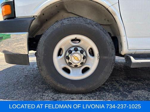 Summit White 2025 Chevrolet Express 3500 LT
