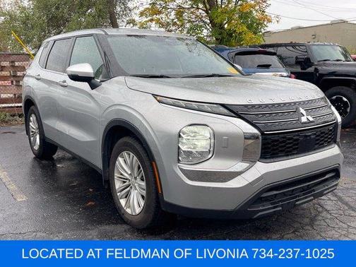 Alloy Silver Metallic 2024 Mitsubishi Outlander ES