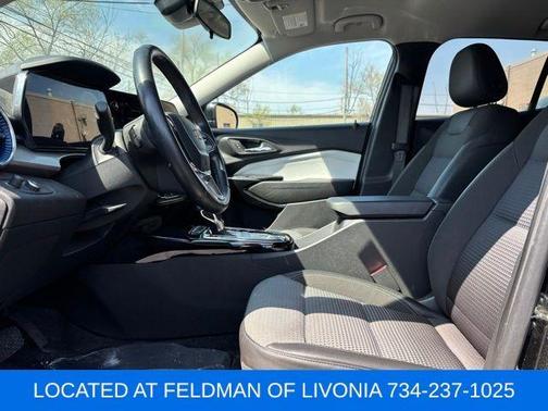 Mosaic Black Metallic 2024 Chevrolet Trax LT