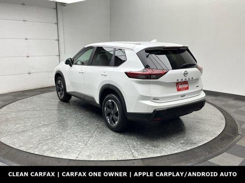 Everest White Pearl 2025 Nissan Rogue SV